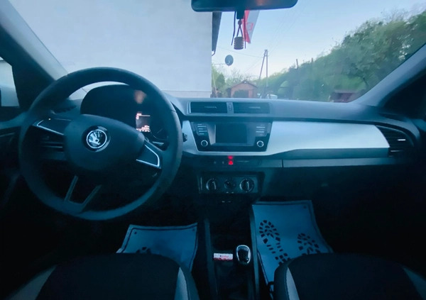 Skoda Fabia cena 27500 przebieg: 255000, rok produkcji 2017 z Sławków małe 22